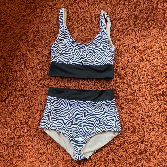 Halla halla sustainable swimwear set - Picture 9 of 11